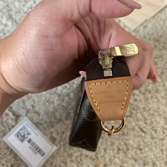 Louis Vuitton MINI POCHETTE ACCESSOIRES - Picture 6 of 9